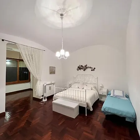 Dimora Eleuthera Неаполь